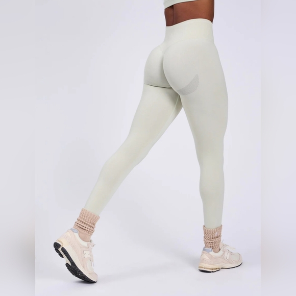 Buffbunny BBL Seamless High Rise Under Glute Contour Workout Leggings Pistachio - Picture 12 of 12